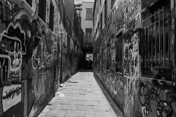 Graffiti alley - Ghent - black and white