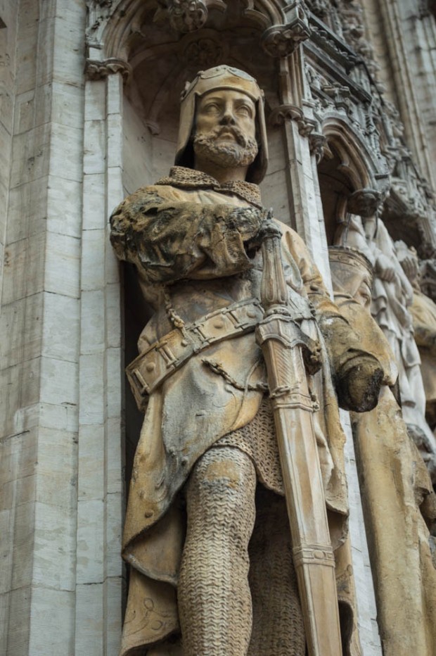 knight statue