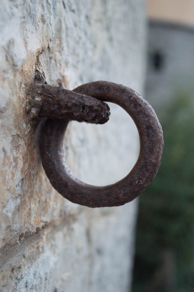 Loop in the wall
