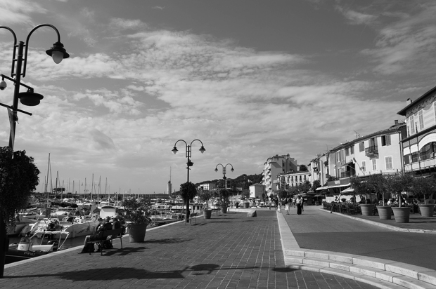 Cassis waterfront - B&W